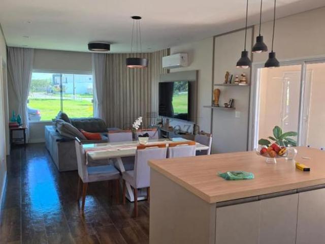 Casa em Condomínio Condomínio Bosque dos Manacás Jardim Jacinto 3 Dormitórios 398m² Estuda