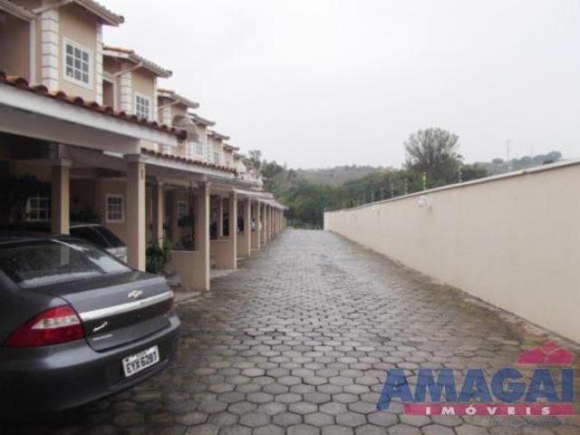 Casa em condomínio a venda