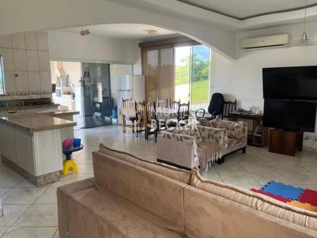 Casa em condomínio a venda com 3 quartos 401m² Bairro Vargem Grande