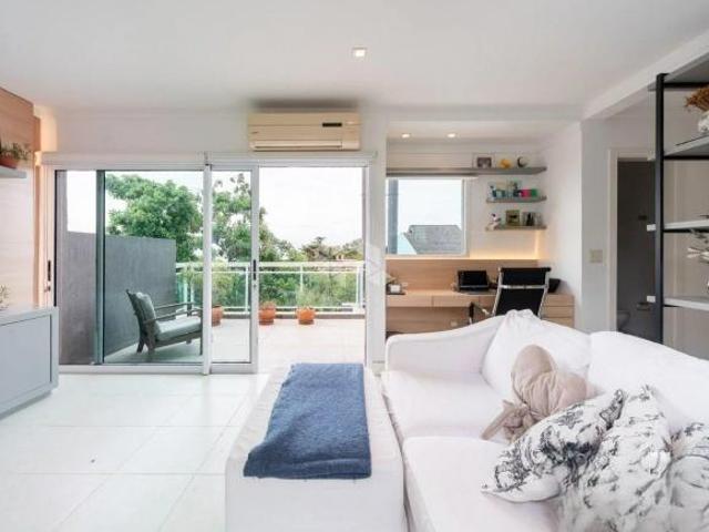 Casa em Condomínio à venda com 271m², 3 dormitórios, 1 suíte, 2 vagas, no bairro