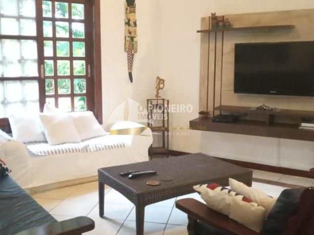 Casa em condomínio à venda em Camburi, litoral SP