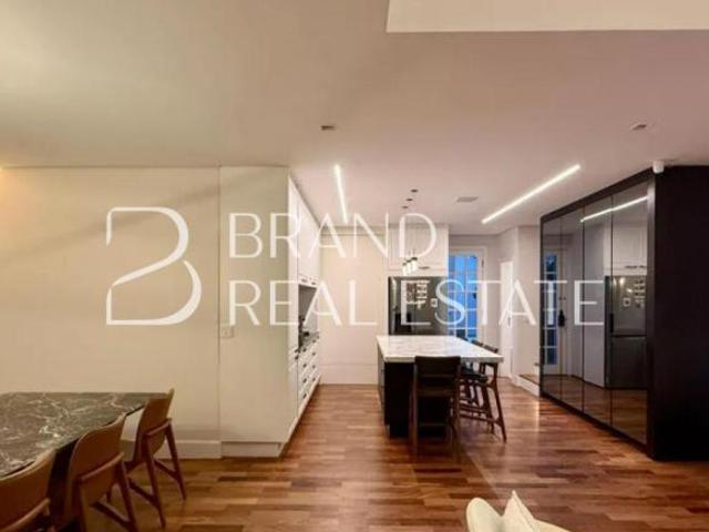 Casa em Condomínio à Venda em Santo Amaro 280 m² 4 Suítes, Mobiliada, 3 Vagas!