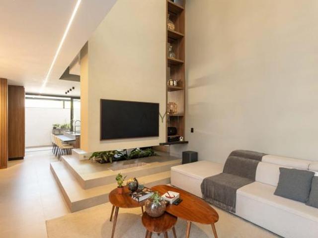 Casa em condomínio à venda no Ahú ARYA1