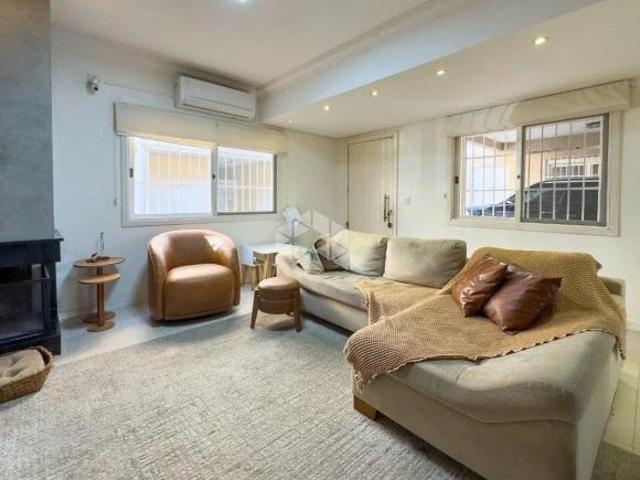 Casa em condomínio à venda no Bairro Camaquã, semi mobiliada, 3 dormitórios, 1 suite, 103m² de área