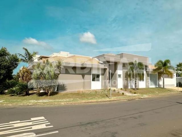Casa em condomínio à venda no Jardim de Itapoan em Paulínia Alto padrão com 3 suítes e piscina