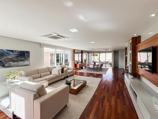CASA EM CONDOMÍNIO ALPHAVILLE PINHEIROS Referênc