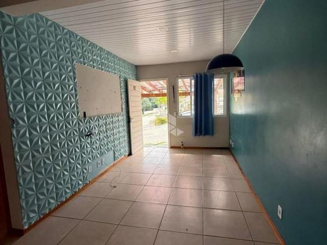 Casa em condomínio de 2 quartos com 2 vagas cobertas