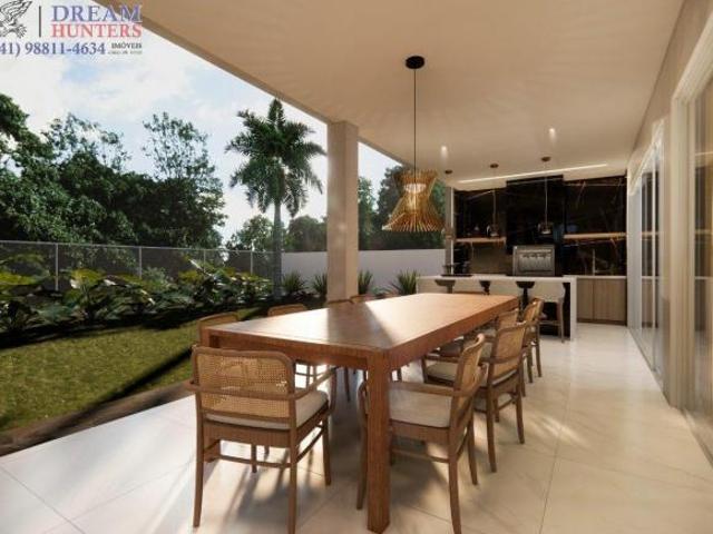 Casa em Condomínio de 300.76m² no bairro Santa Felicidade, com 4 suítes, 6 banheiros e 3 vagas de ga