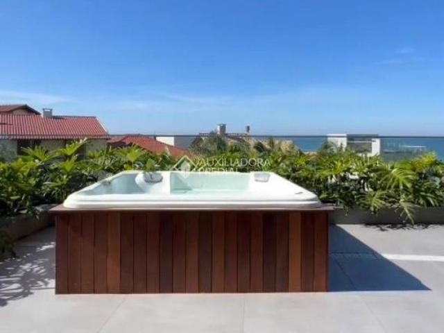 Casa em condomínio de alto padrão em Torres
