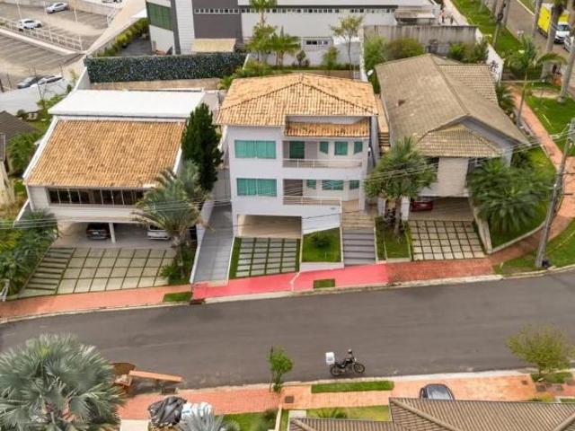 Casa em Condomínio de Alto Padrão no Estrela Sul 4 Quartos, Piscina e Amplo Quintal
