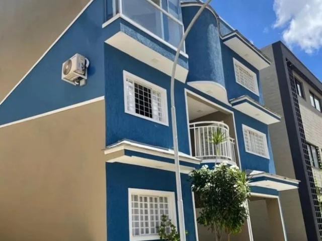 Casa em condomínio de alto padrão próximo ao parque
