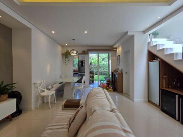 Casa em Condomínio de Luxo à Venda em Valinhos SP, Bairro Roncáglia: 2 Quartos, 2 Suítes, 3 Salas, 2