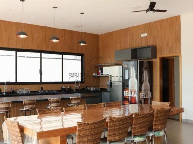 Casa em Condomínio de Luxo com 5 Quartos e 8 Vagas de Garagem em Icém SP!