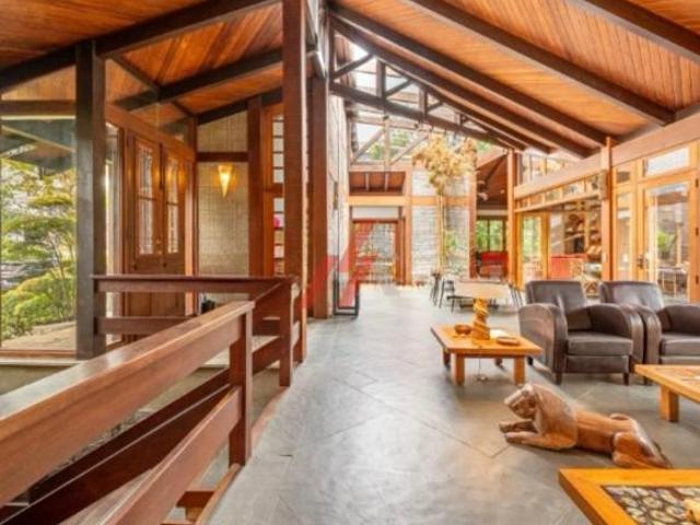 Casa em Condomínio de Luxo em Alphaville: 4 quartos, 2 suítes, 3 salas, 9 vagas, 900m² em Santana de