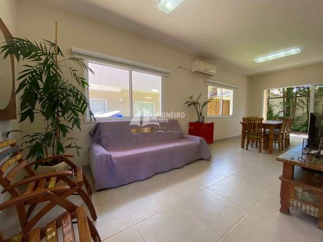 Casa em condomínio disponível para locação anual em Juquehy!