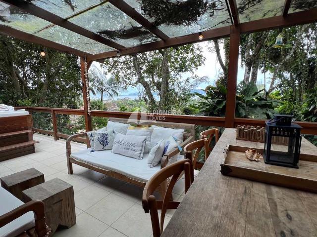 Casa em condomínio disponível para venda em Juquehy!