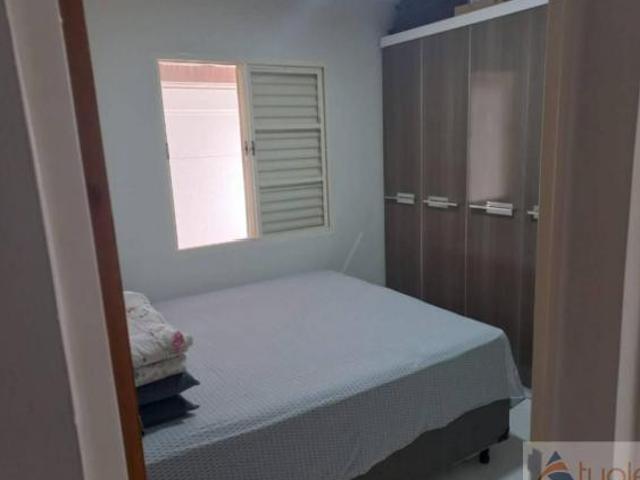CASA EM CONDOMINIO FECHADO, 2 DORM. 1 SUITE
