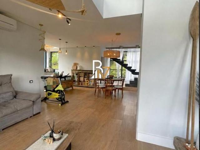 Casa em condomínio fechado 3 suítes 3.606m² de terreno R$ 2.190.000,00 Q