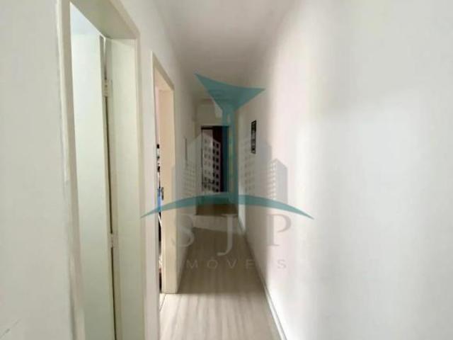 Casa em condomínio fechado com 03 quartos
