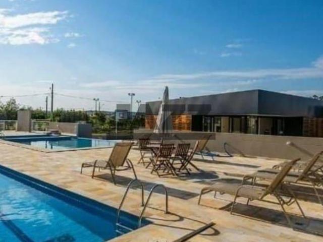 Casa em condomínio fechado com 190 m² de área privativa em um terreno de 212 m²