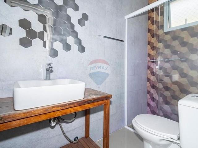 Casa em Condomínio Fechado com 230m, 3 quartos e 4 vagas