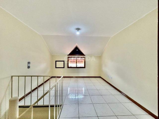 Casa em Condomínio fechado, com 2 dormitórios sendo 1 suíte e 1 vaga de garagem no bairro Tristeza
