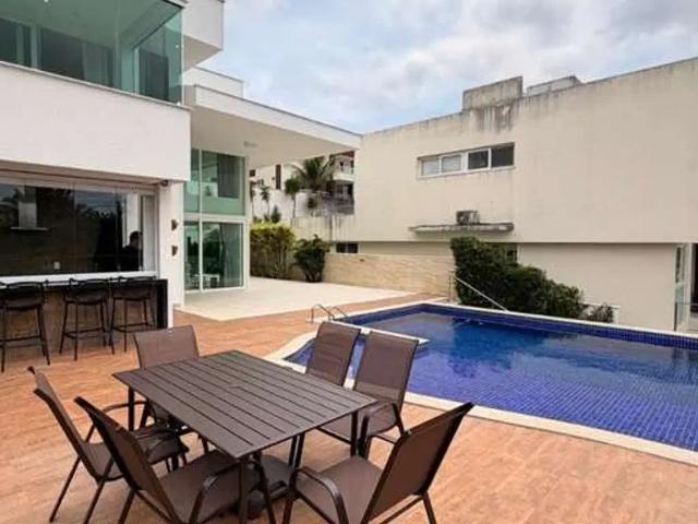 Casa em condomínio fechado com 4 quartos para alugar no Paralela
