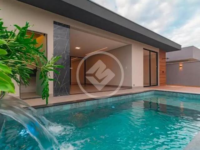 CASA EM CONDOMINIO FECHADO, COM SUITE E PISCINA!