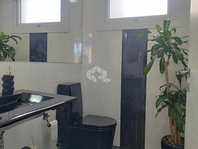 Casa em condomínio fechado de 3 dormitórios, sendo 1 suíte e 2 vagas