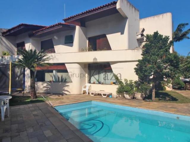 Casa em Condomínio Fechado Jardim Vitoria Regia 4 Dormitórios 450m² em terreno de 650m²