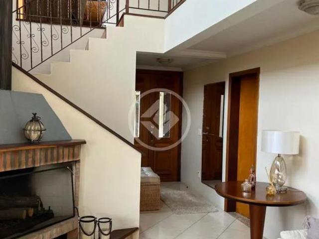 Casa em condomínio fechado na Malota