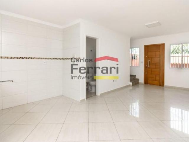 Casa em condomínio fechado no Horto Florestal com 2 suítes e quintal com churras