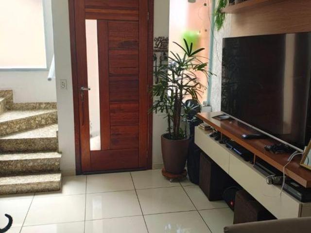 Casa em Condomínio Fechado no Jardim Miriam