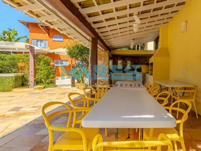 Casa em condomínio frente ao mar
