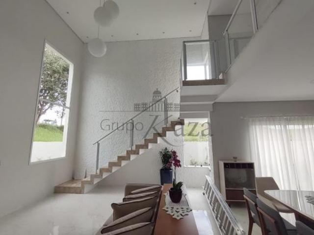 Casa em Condomínio Residencial Vale dos lagos 4 Dormitórios 300m² terreno 1240m²