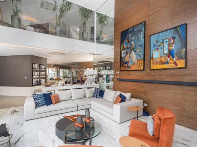 Casa luxuosa e confortável em condomínio