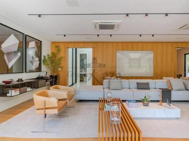 Casa em Condomínio Morumbi 4 Suítes 400m²
