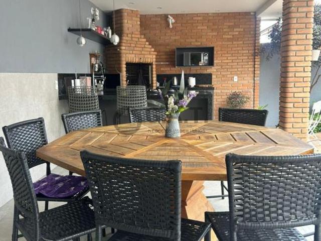 Casa em condomínio no bairro Ibiti do Paco, Sorocaba SP! 4 quartos, 2 suítes, 2 salas, 4 banheiros