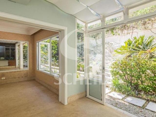 Casa em Condomínio no Jardim Guedala, com 4 suítes, 5 vagas, 560,00m²