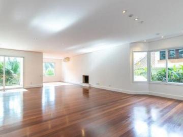 Casa em Condomínio no Jardim Petrópolis com 710,04m², 4 suítes, 5 vagas, com Piscina!