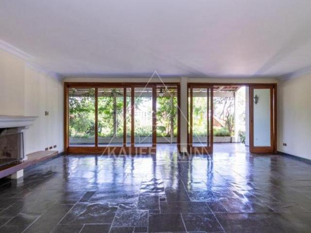 Casa em condomínio no Morumbi, na região do Jardim Leonor, com 352,00m² A.C