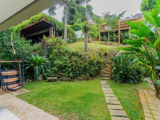 Casa em Condomínio no Theorodo de Bona, 04 Quartos, 04 Vagas, Tingui, Curitiba