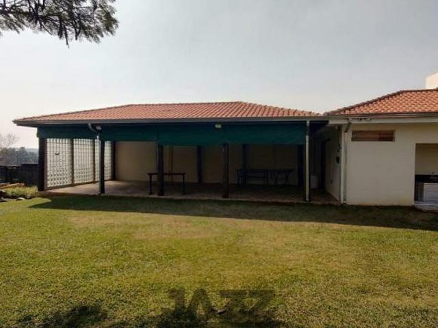 Casa em condomínio à venda em Atibaia