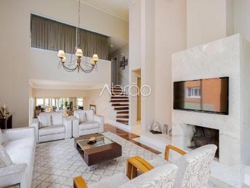 Casa em Condomínio Semimobiliada com 4 Suítes no E