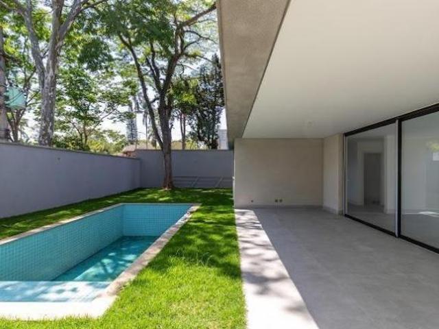 Casa em condomínio para venda, 712m²