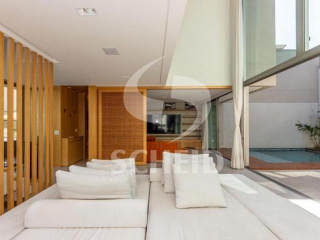 Casa em condomínio para venda com 3 quartos, sendo 3 suítes, 404m²