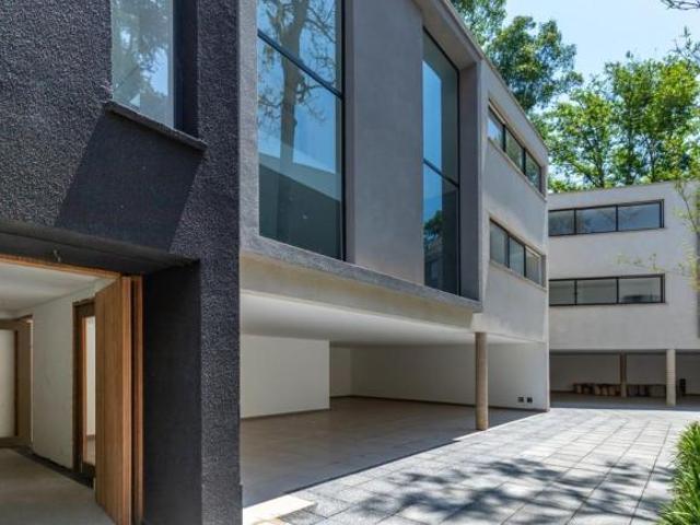 Casa em condomínio para venda com 4 quartos, sendo 4 suítes, 719m²