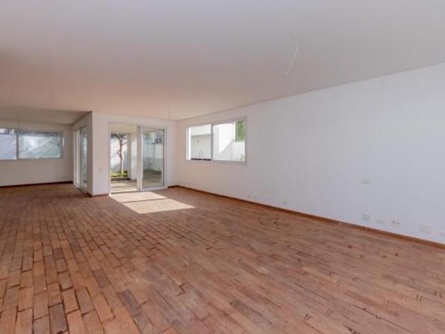 Casa em condomínio para venda com 6 quartos, sendo 4 suítes, 536m²