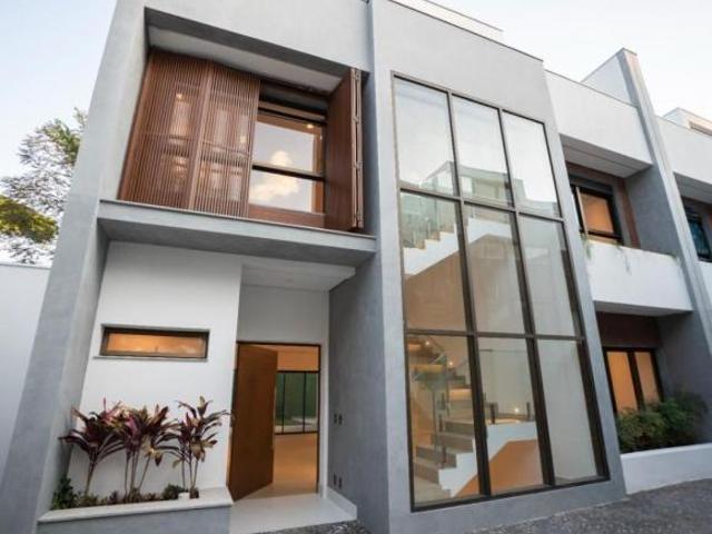 Casa em condomínio para venda em Jardim dos Estados com 4 quartos, sendo 2 suítes, 337m²