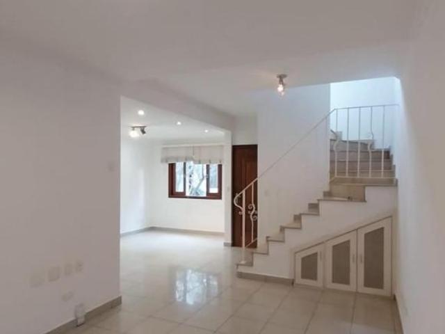 Casa em condomínio para venda em Morumbi com 3 quartos, sendo 1 suíte, 182m²